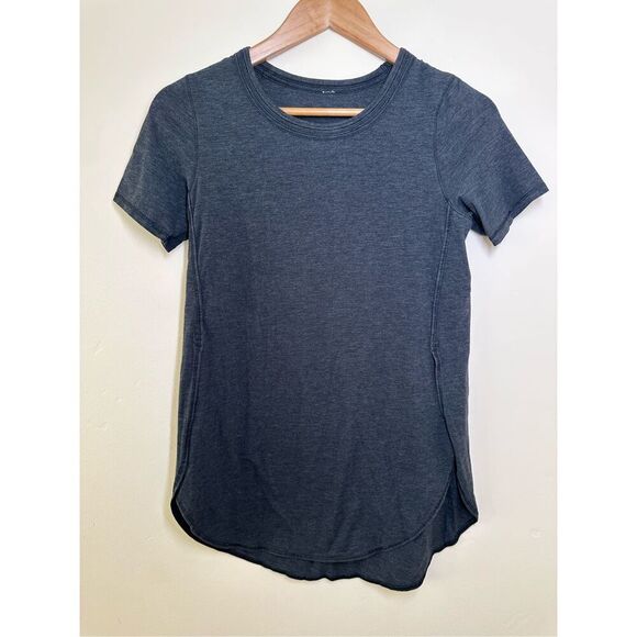 Lululemon Charcoal Gray Side Slit Rounded Hemline Short Sleeve Top Size 4 - Picture 1 of 3
